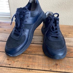 O by Everlane sneakers size 9
